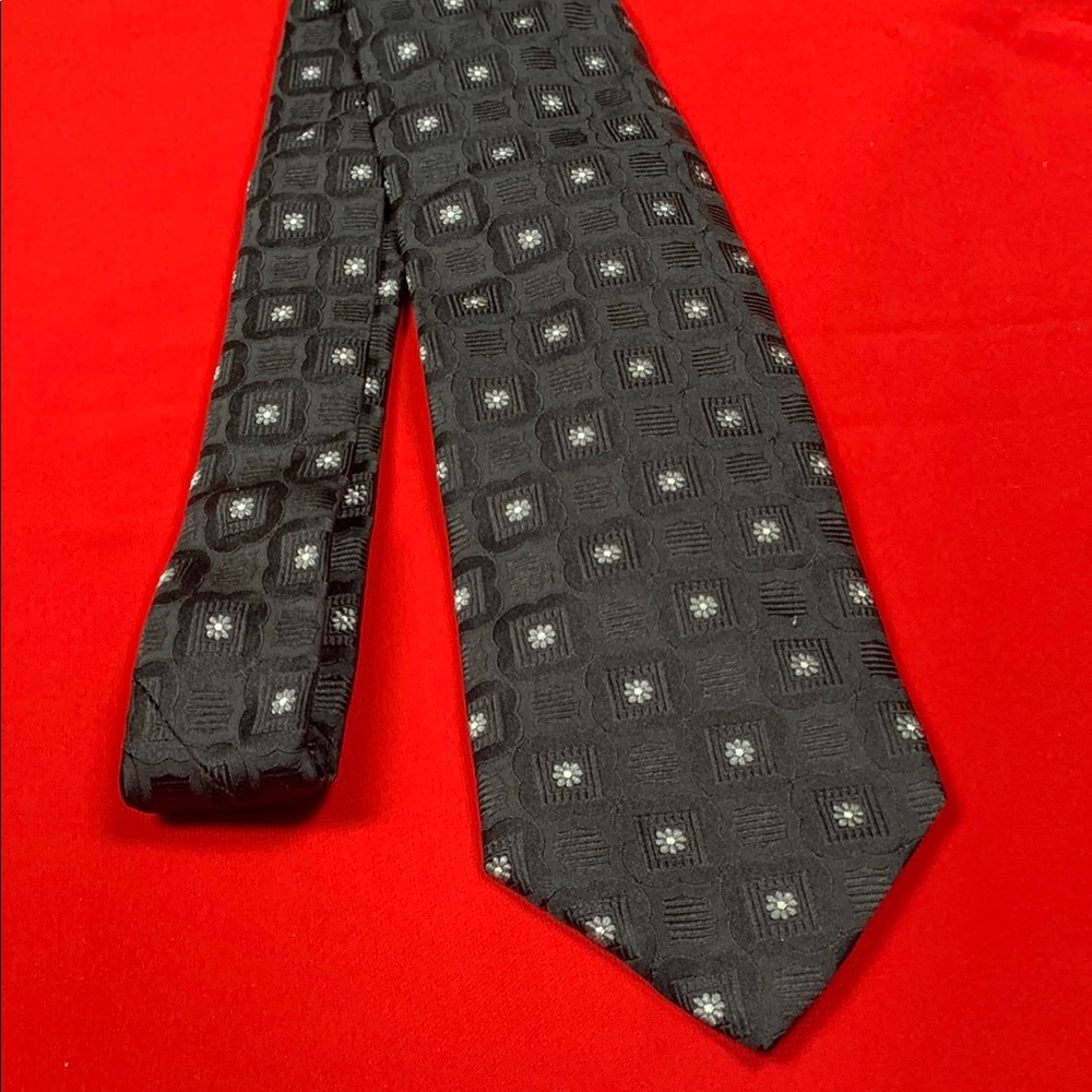 Faconnable silk tie!